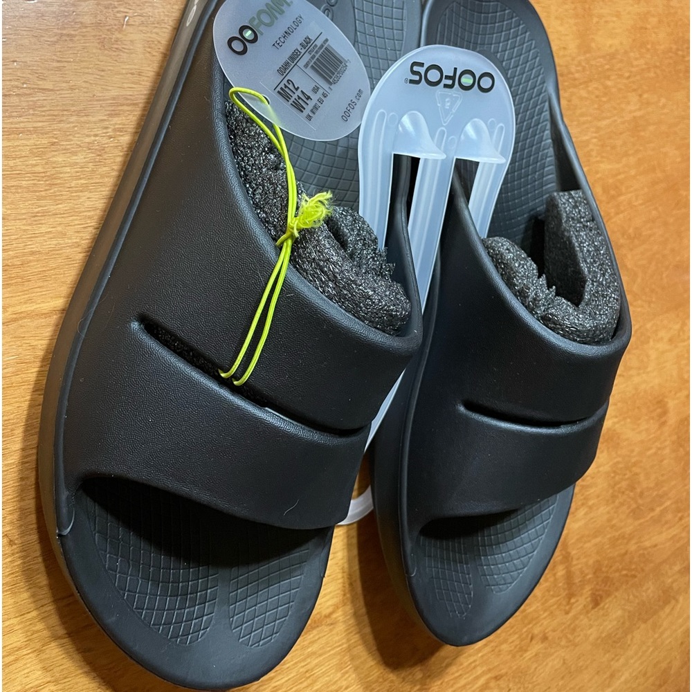 OOFOS Men’s slide - brand new
